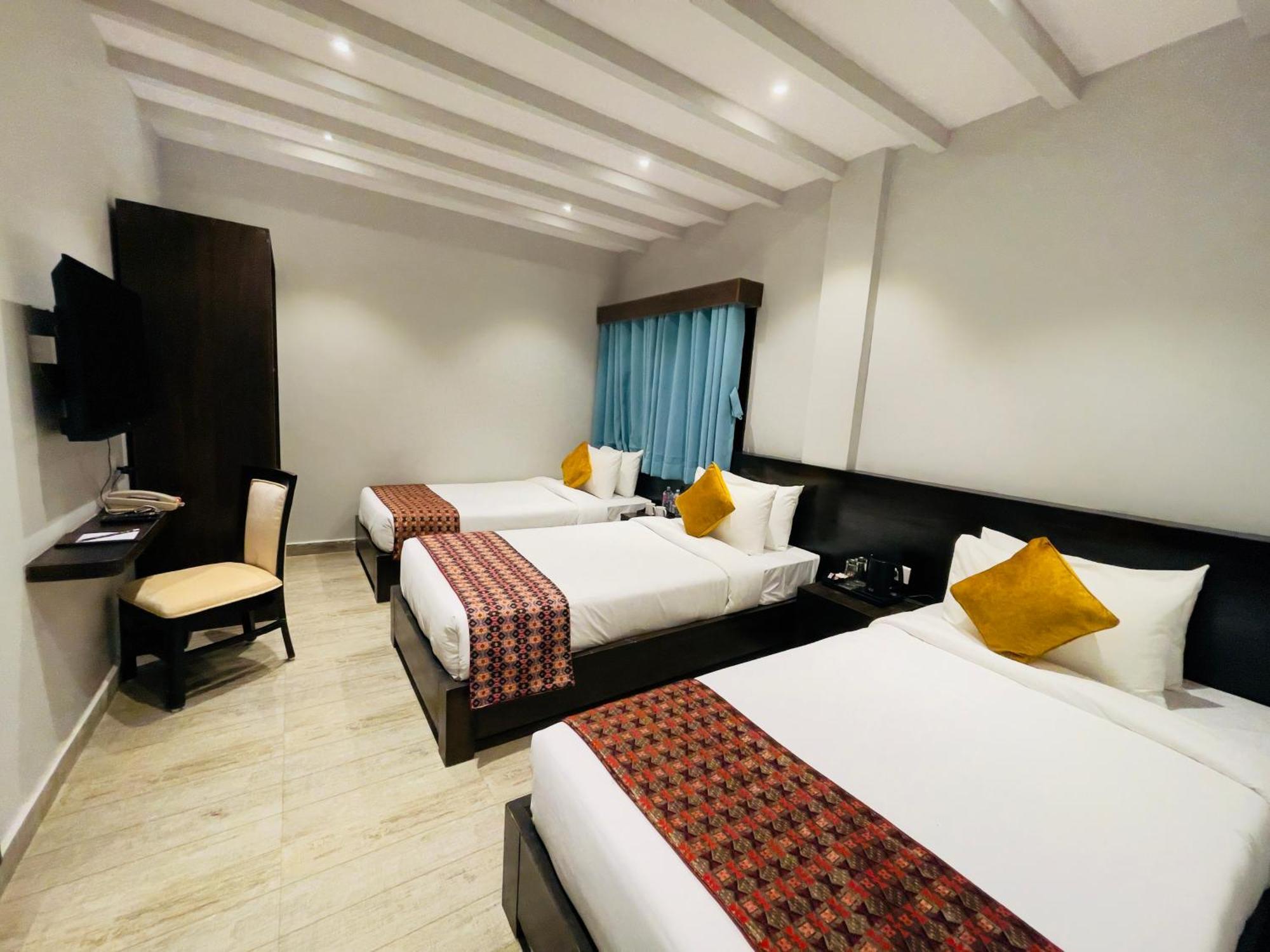 Regenta Resort & Spa By Riverside, Chitwan Bagian luar foto