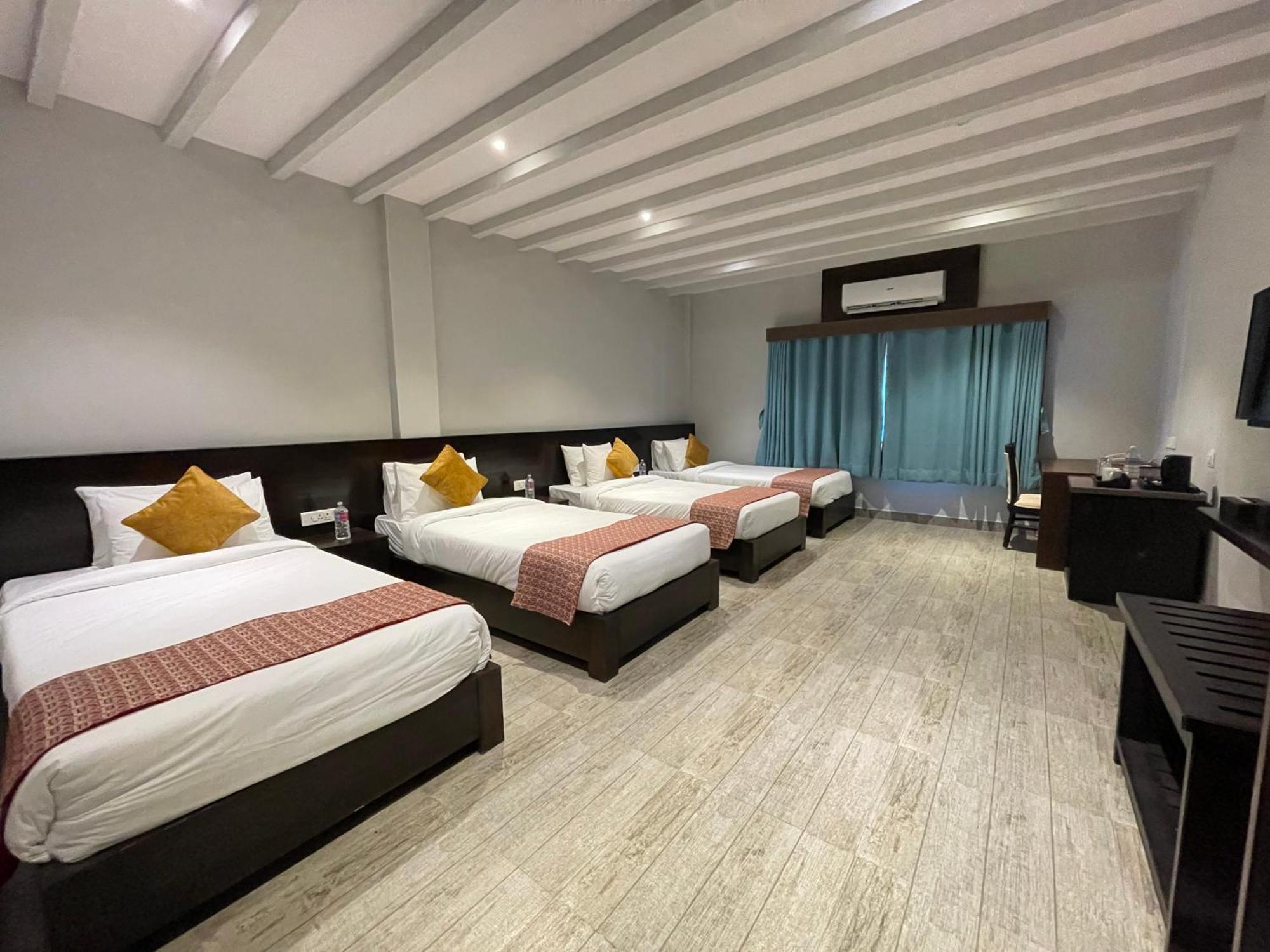 Regenta Resort & Spa By Riverside, Chitwan Bagian luar foto
