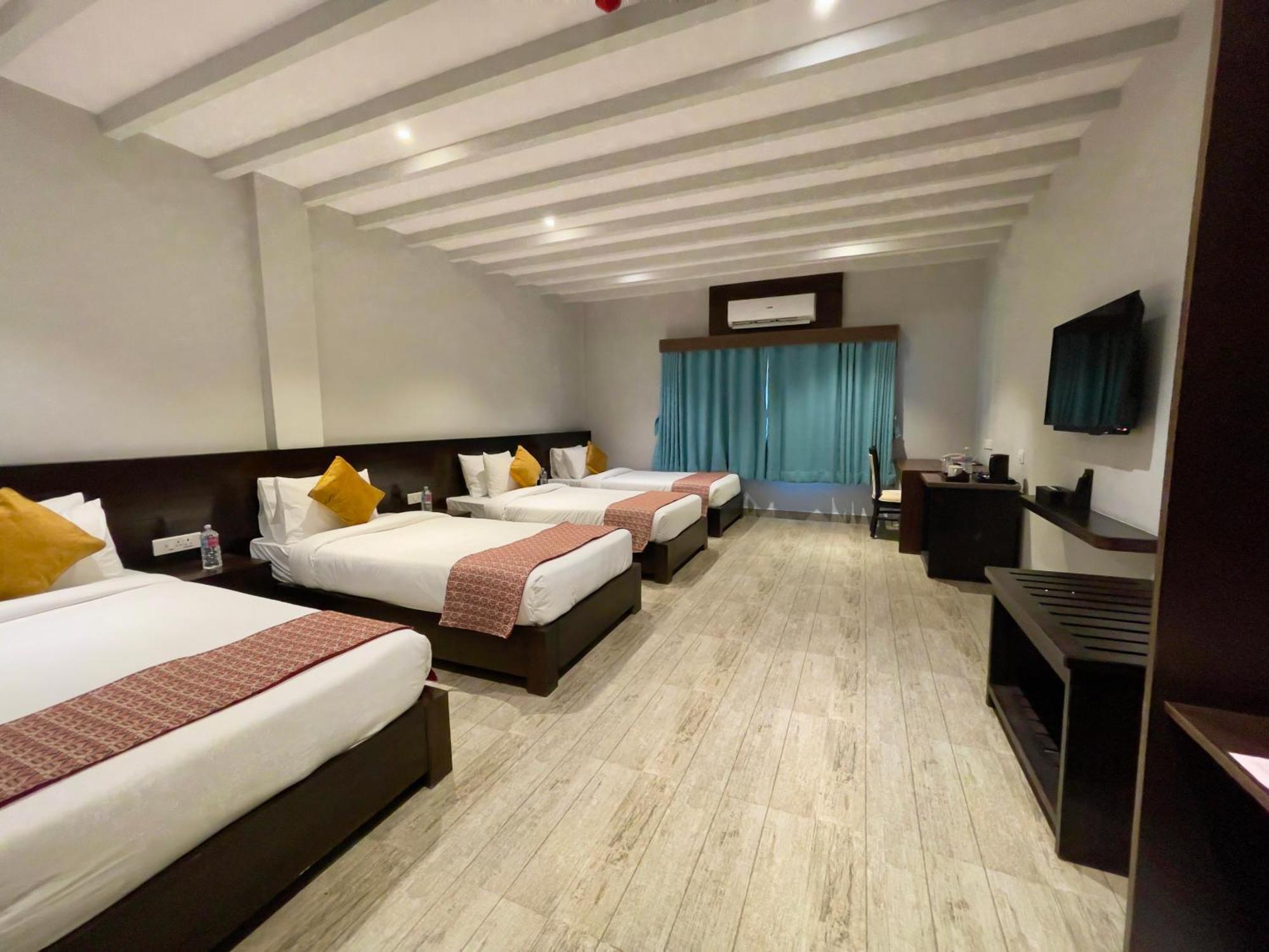 Regenta Resort & Spa By Riverside, Chitwan Bagian luar foto