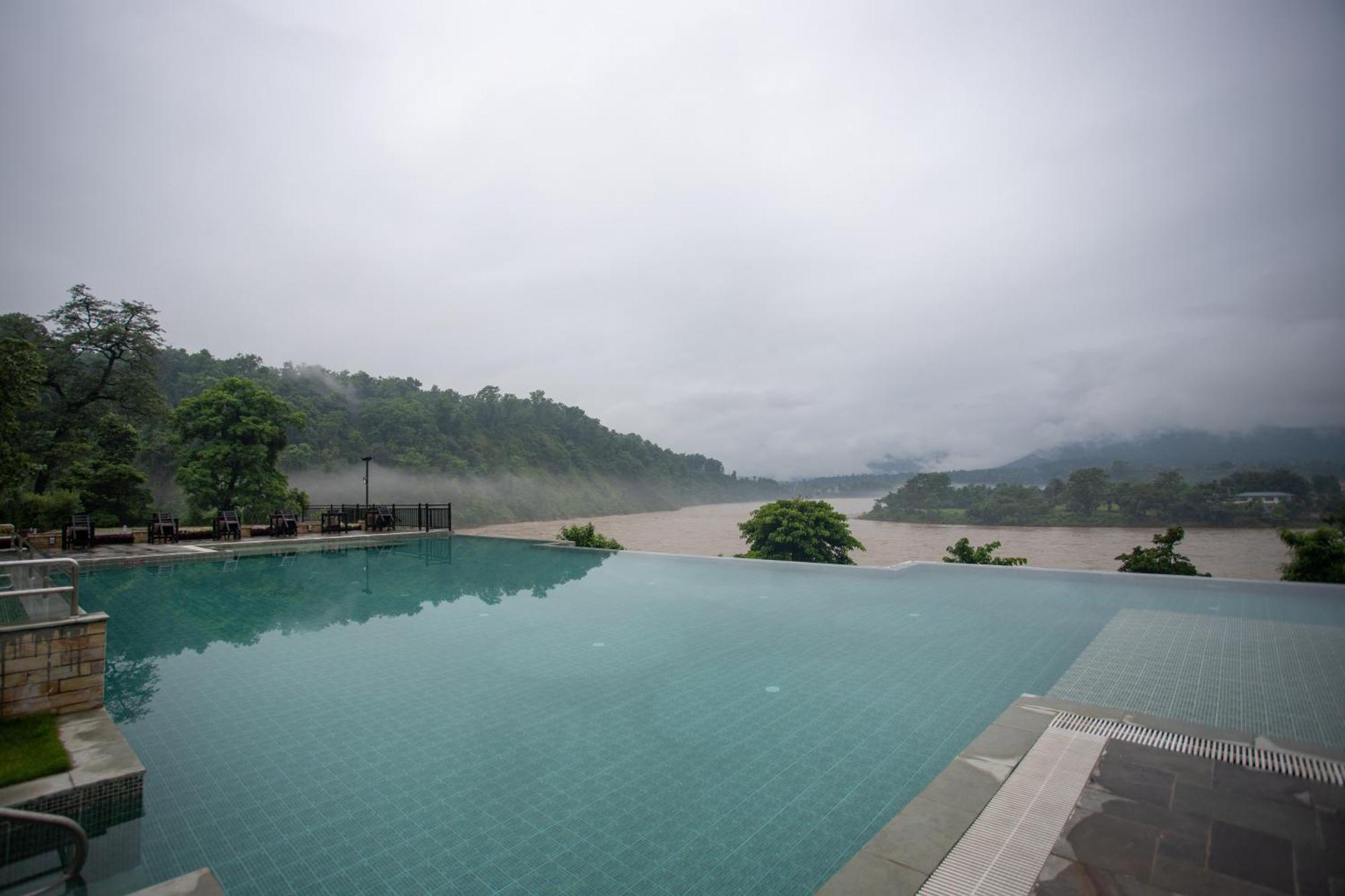 Regenta Resort & Spa By Riverside, Chitwan Bagian luar foto