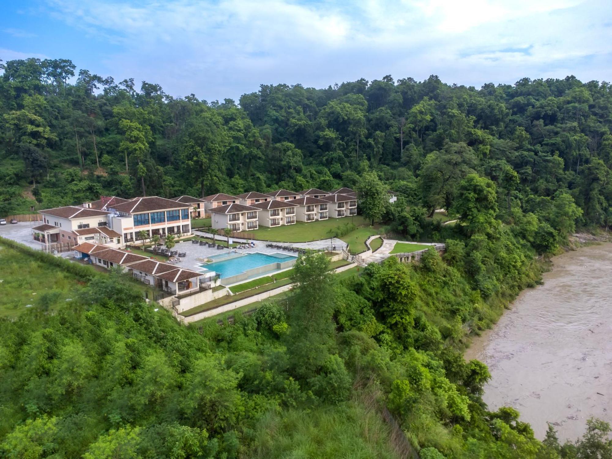 Regenta Resort & Spa By Riverside, Chitwan Bagian luar foto