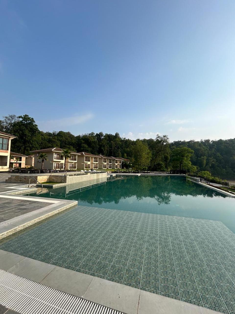 Regenta Resort & Spa By Riverside, Chitwan Bagian luar foto