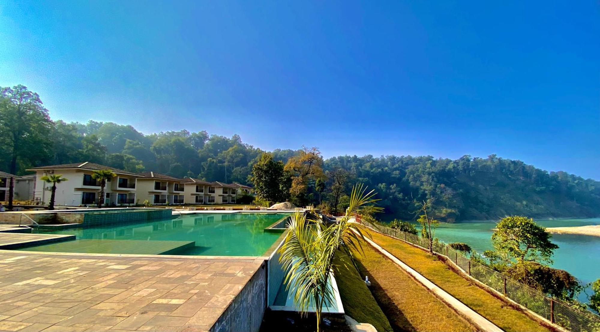 Regenta Resort & Spa By Riverside, Chitwan Bagian luar foto