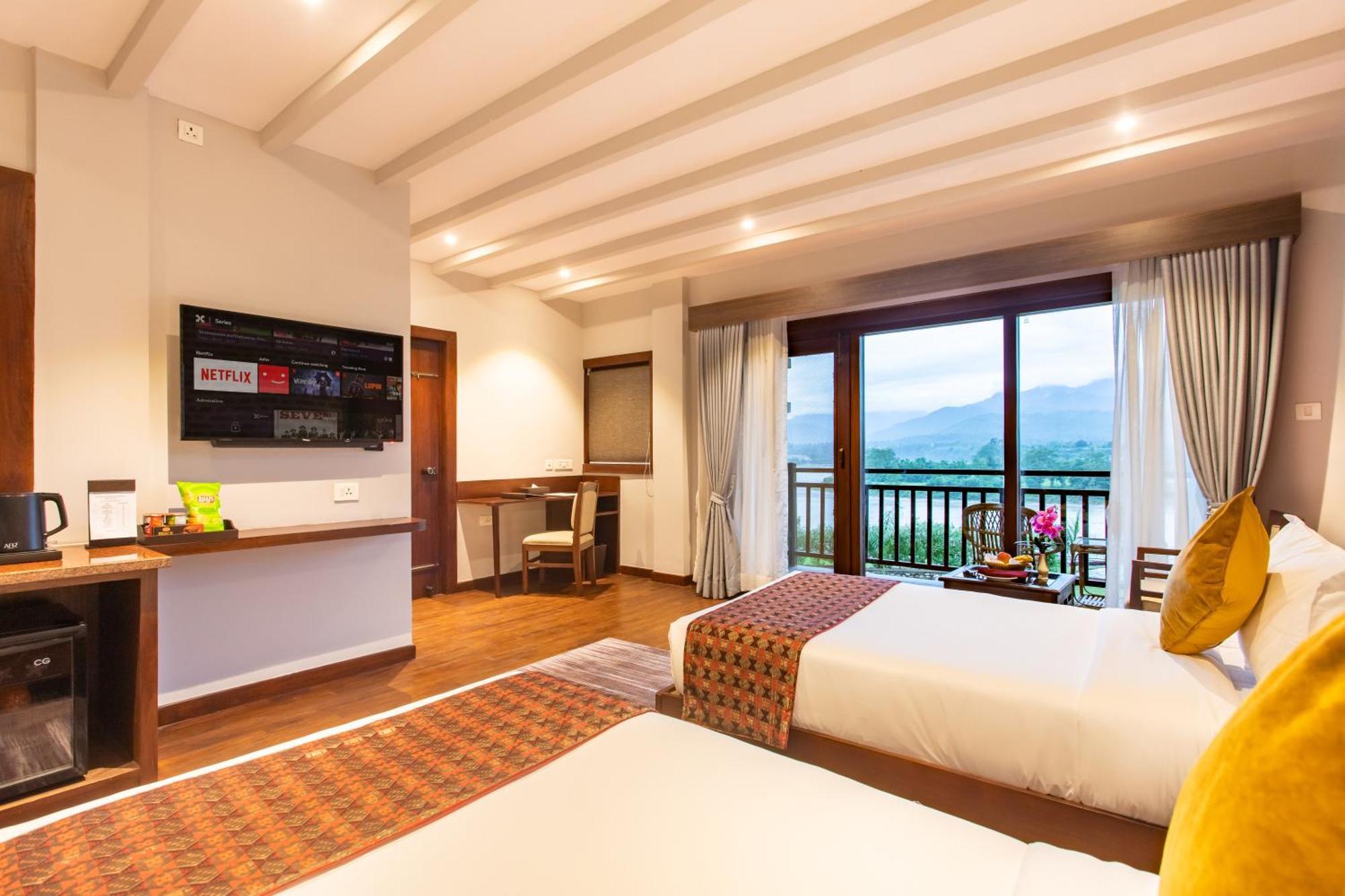 Regenta Resort & Spa By Riverside, Chitwan Bagian luar foto