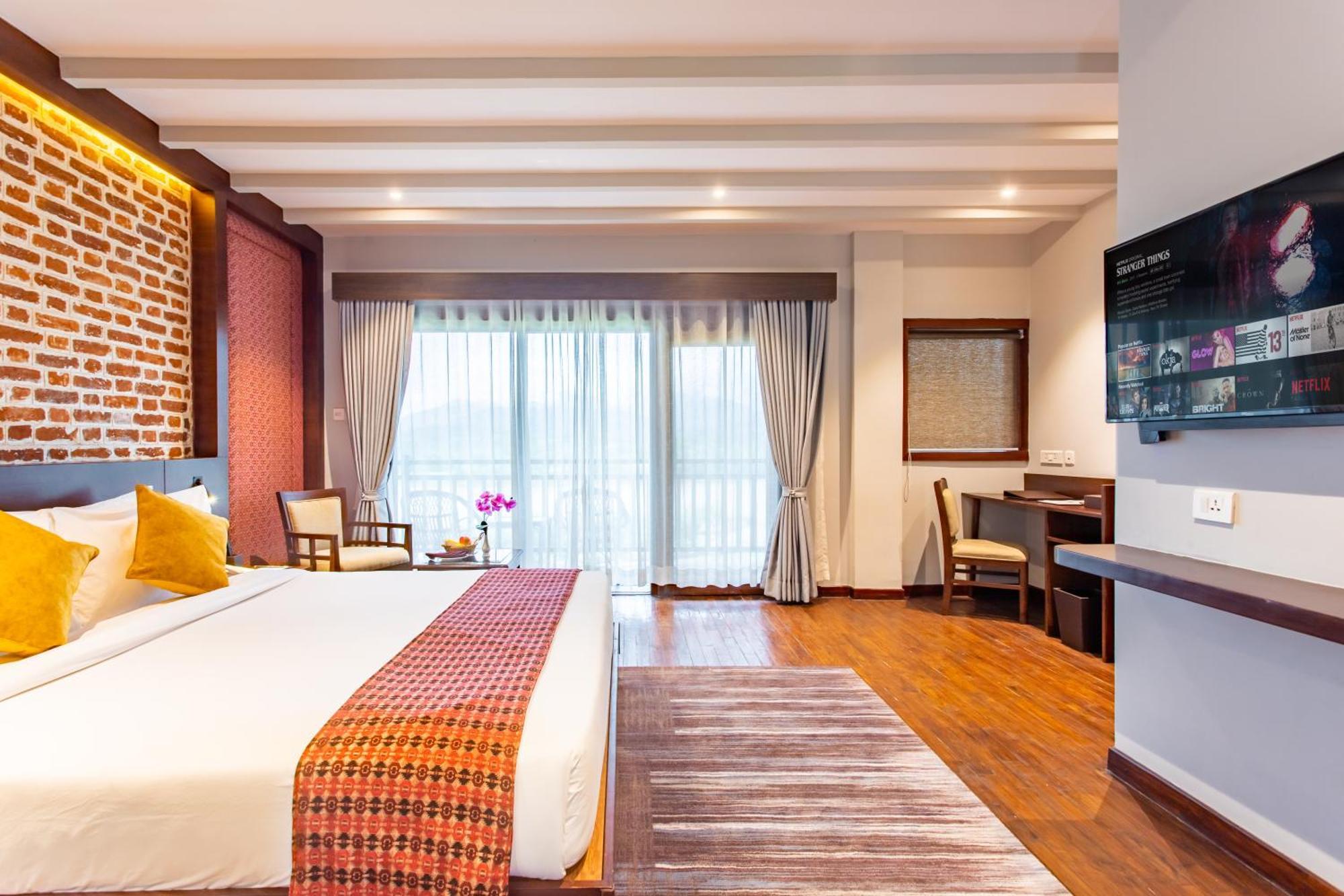 Regenta Resort & Spa By Riverside, Chitwan Bagian luar foto