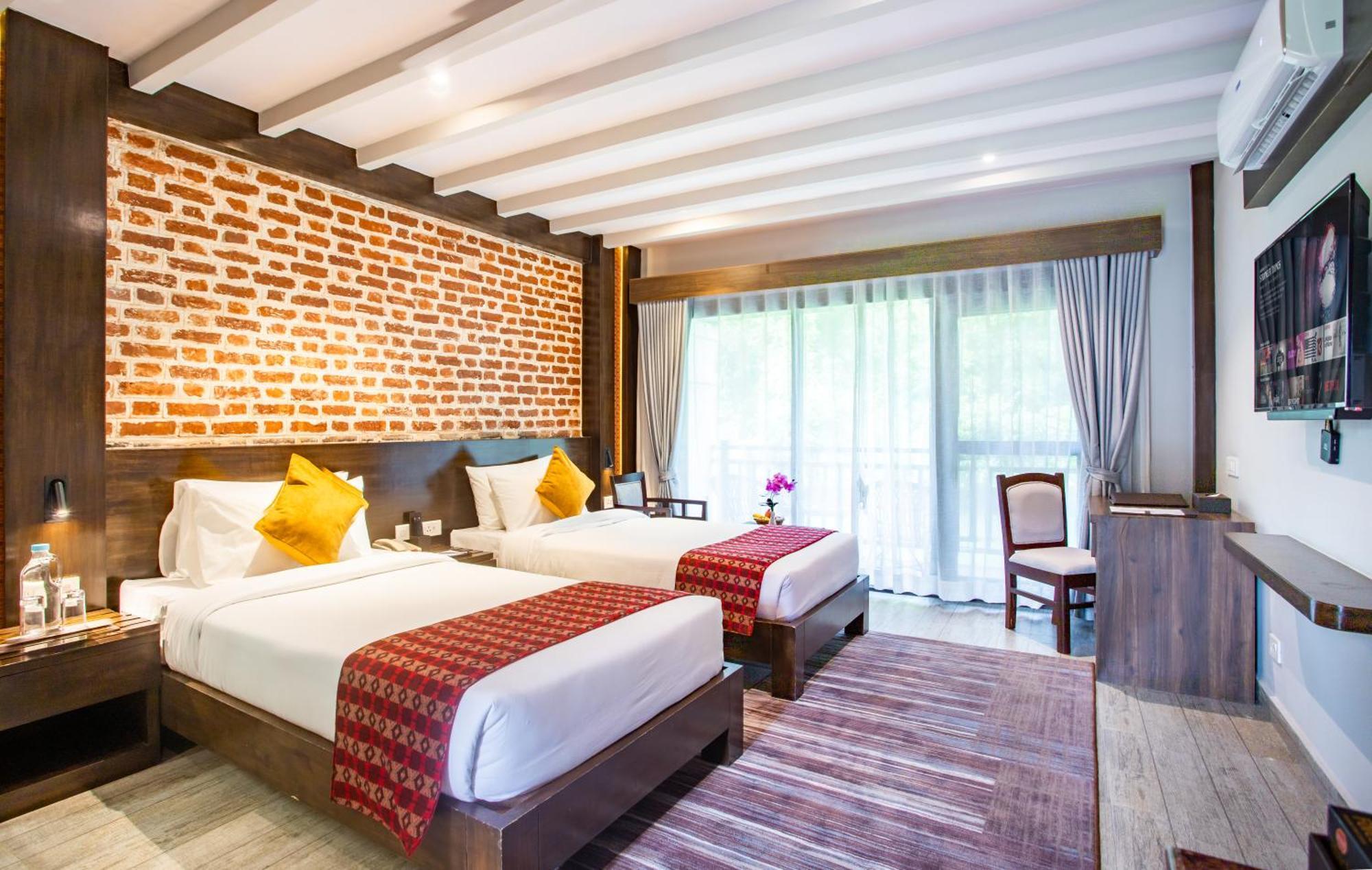 Regenta Resort & Spa By Riverside, Chitwan Bagian luar foto
