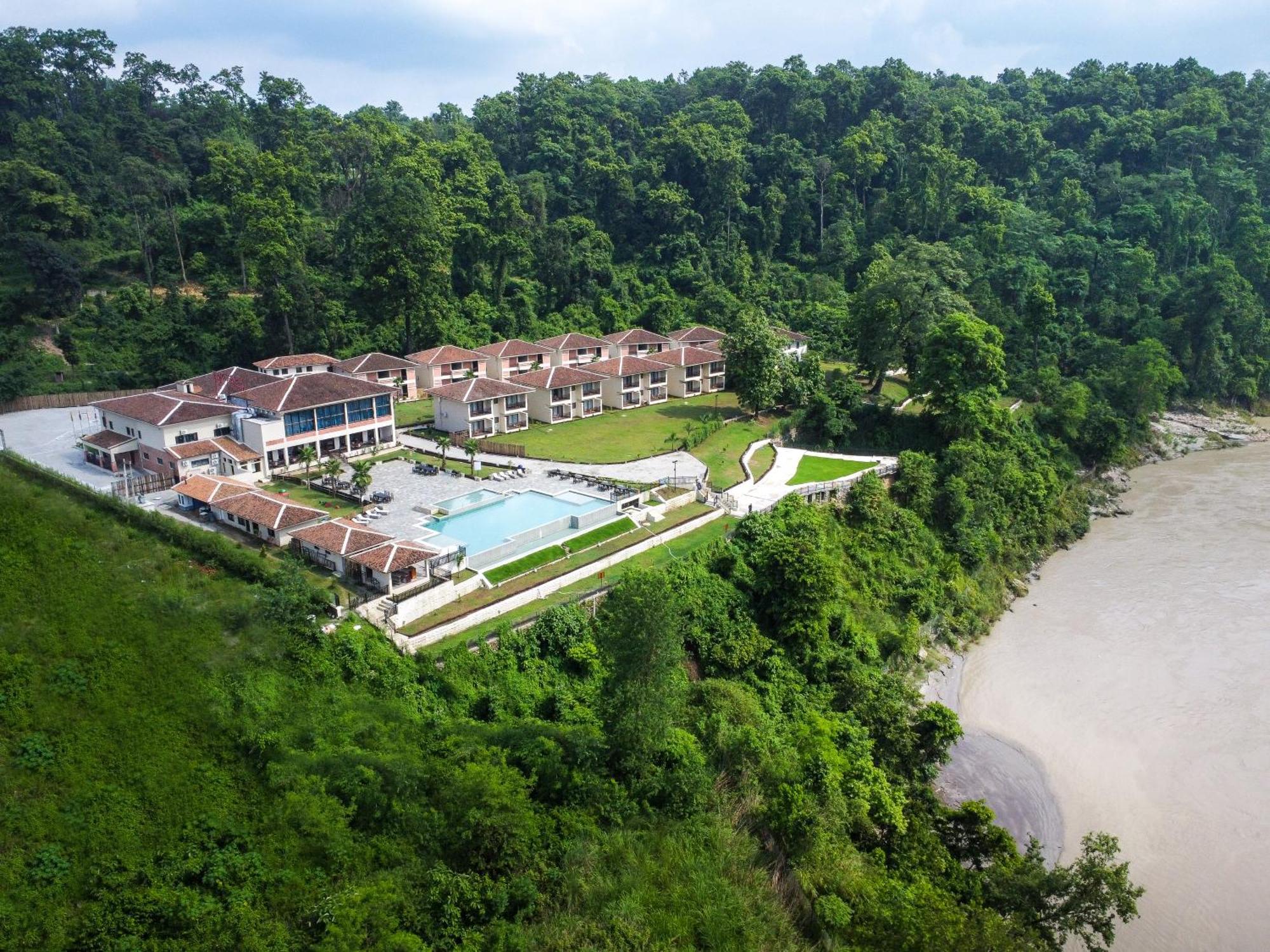 Regenta Resort & Spa By Riverside, Chitwan Bagian luar foto