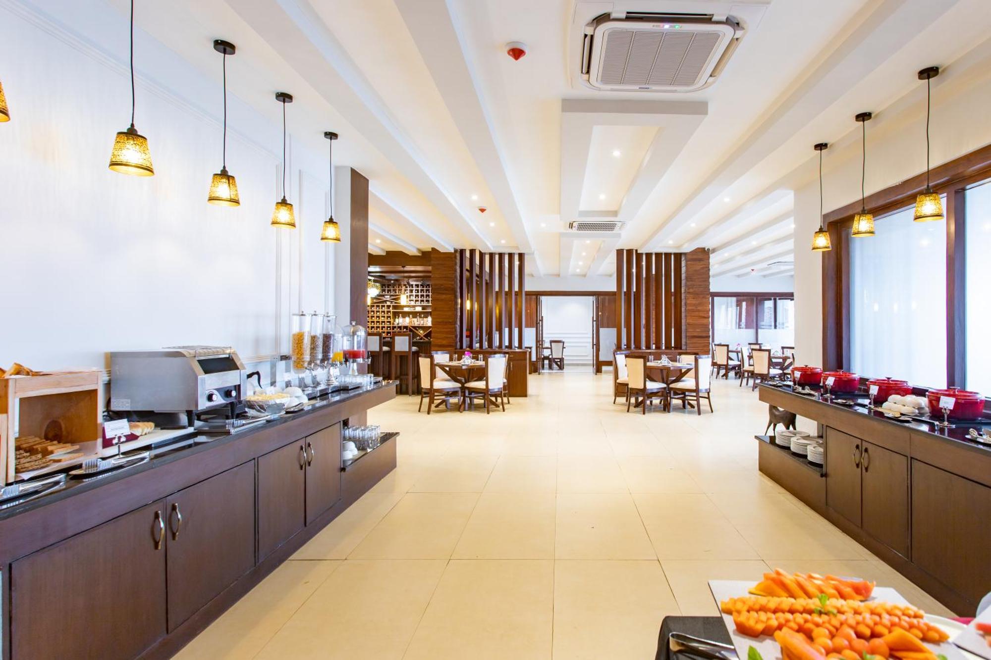 Regenta Resort & Spa By Riverside, Chitwan Bagian luar foto