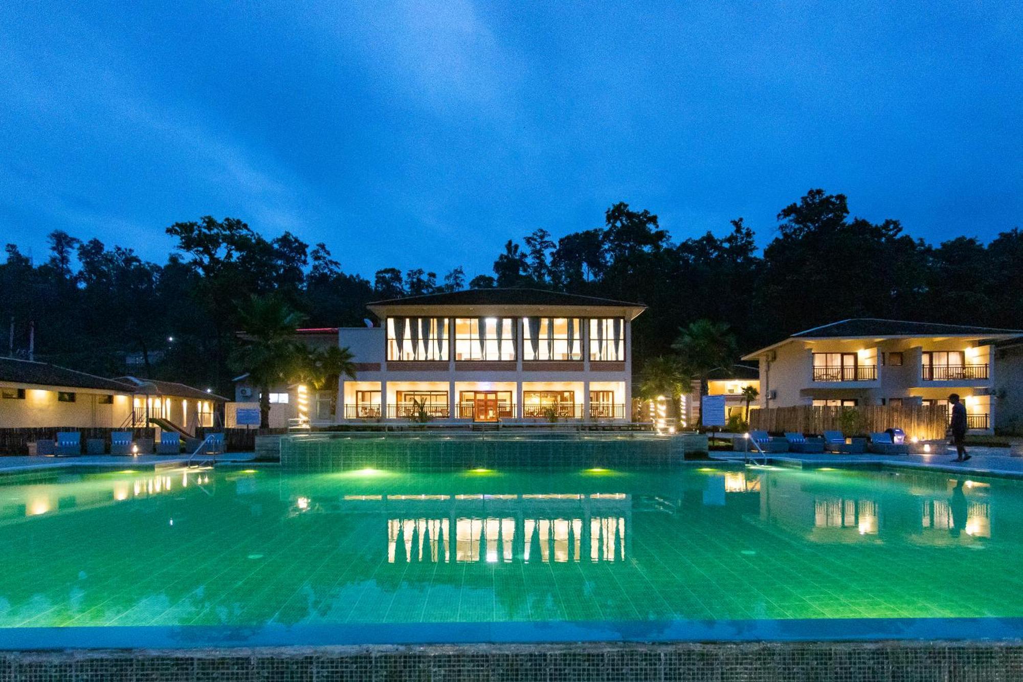 Regenta Resort & Spa By Riverside, Chitwan Bagian luar foto